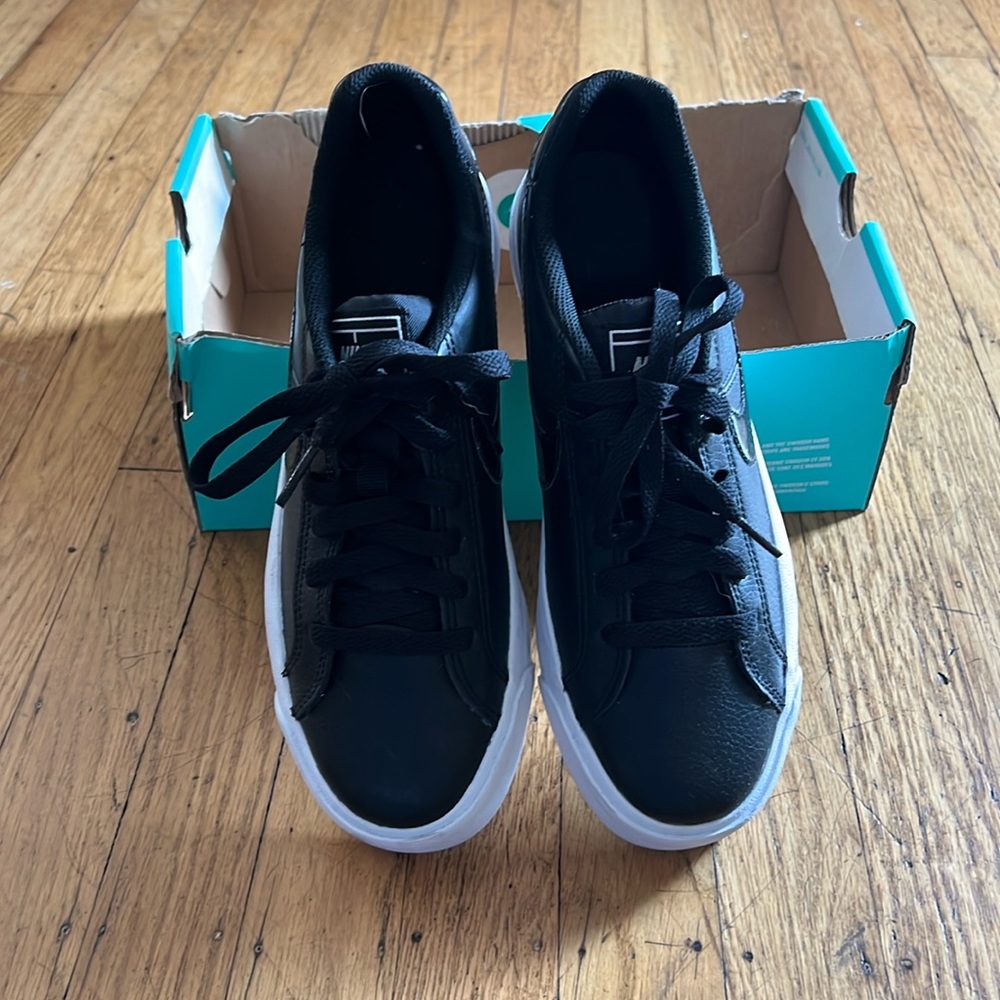Nike court royale
